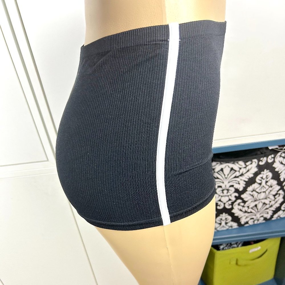 NEW Colsie Ribbed Knit Shorts - Picture 3 of 5